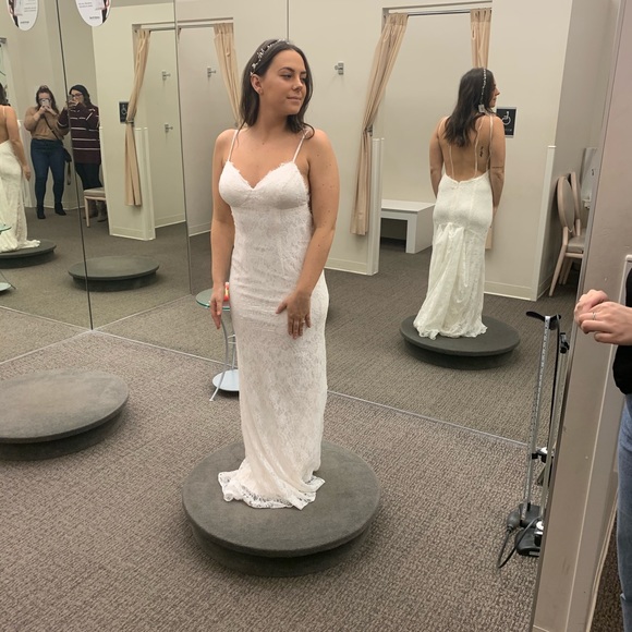 Wedding dress - Picture 1 of 6